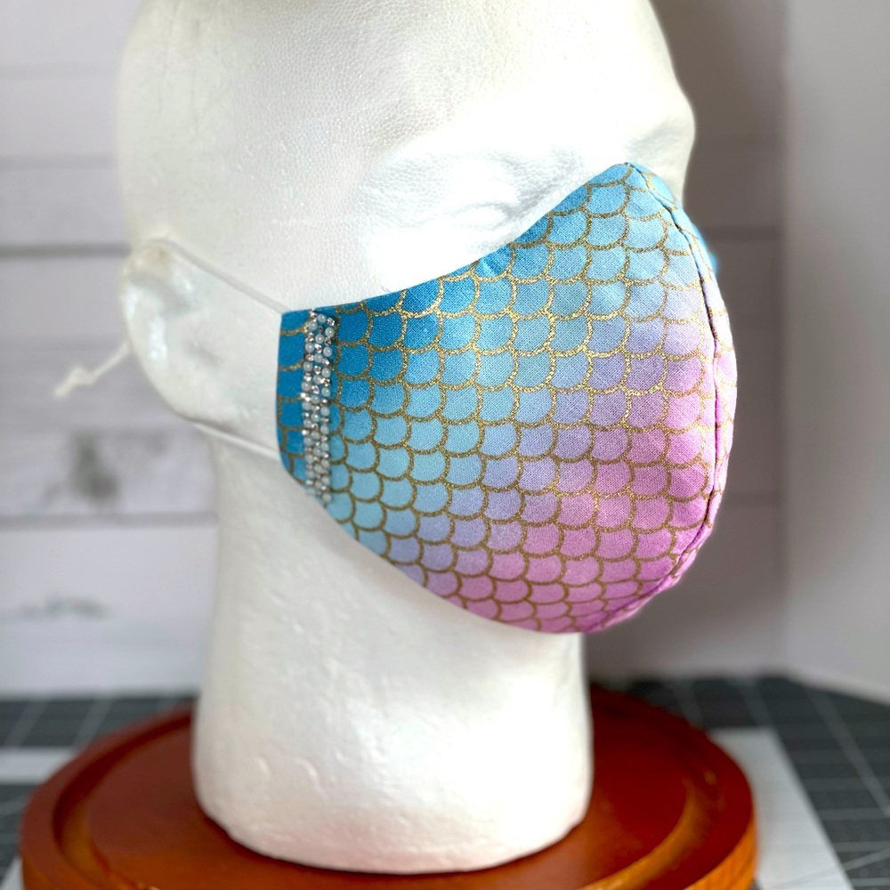 Mermaid face mask pink/blue pearls